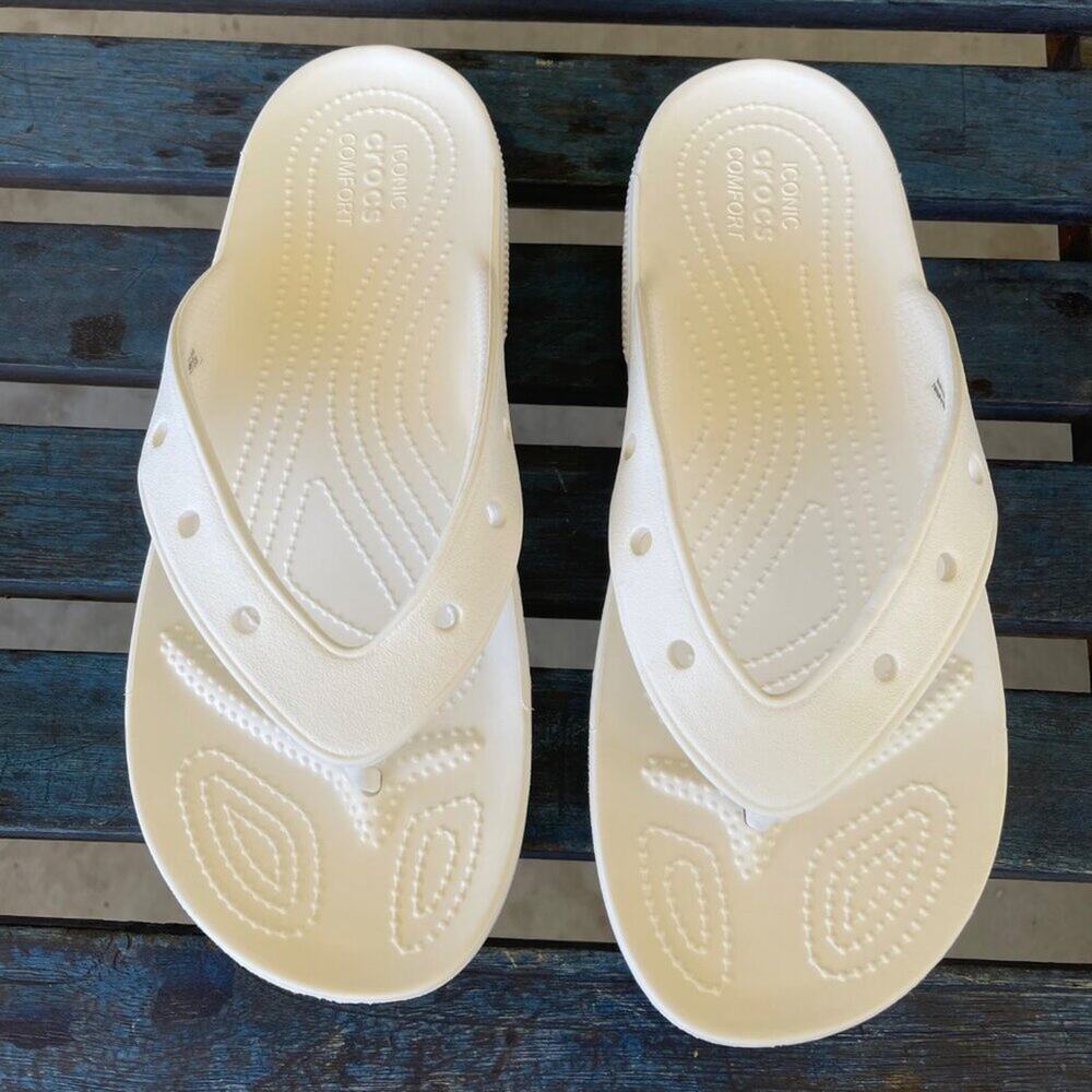 Crocs Classic Flip Sandals Men’s 10 Women’s 12 White Comfort Lightweight Slides - Picture 4 of 7